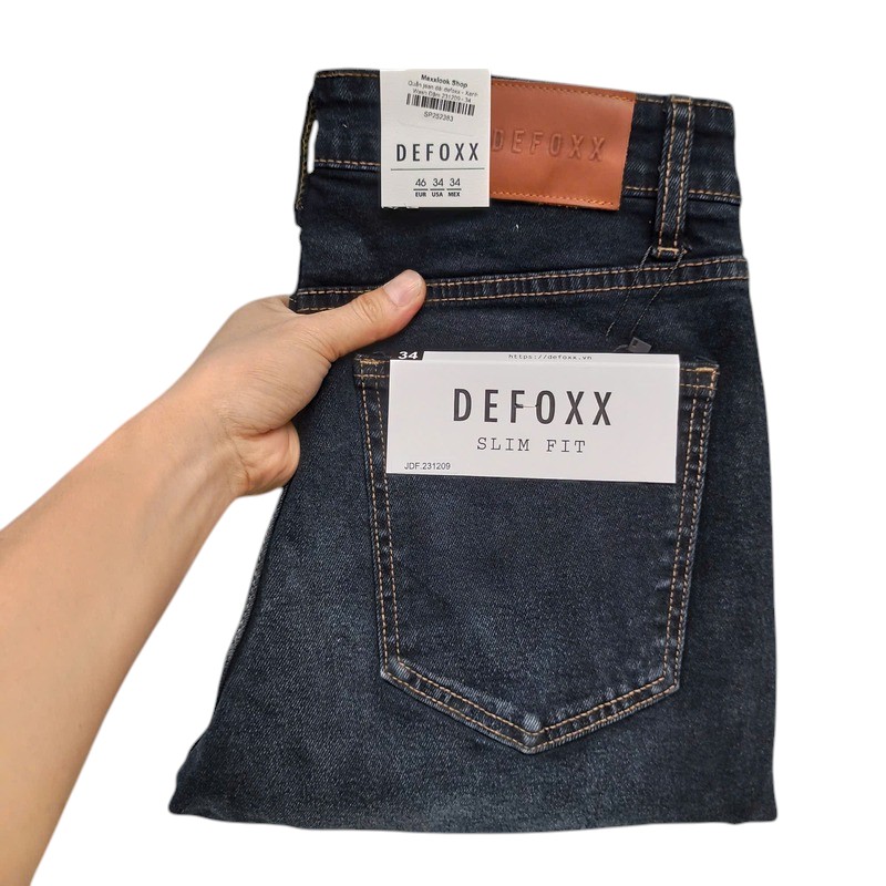 Quần jean xanh đá wash 231209 là một item không thể thiếu